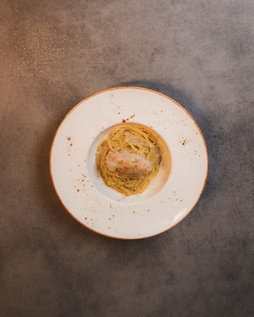 Spaghettoni cacio e pepe, gambero e lime